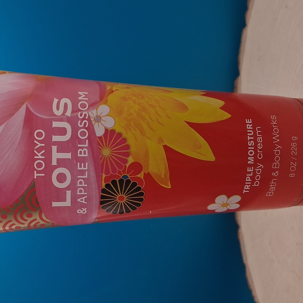 Bath&BodyWorks Tokyo Lotus&Apple Blossom Body Lotion and Shower Gel Set-Retired - Picture 5 of 6